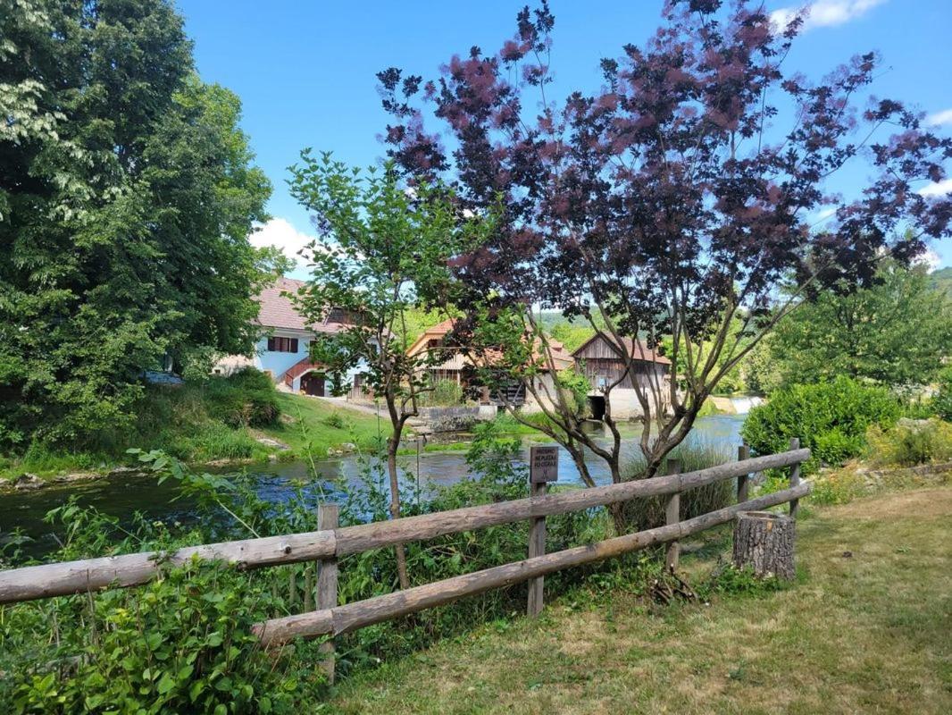 Krka River Lodge Znojile pri Krki Экстерьер фото