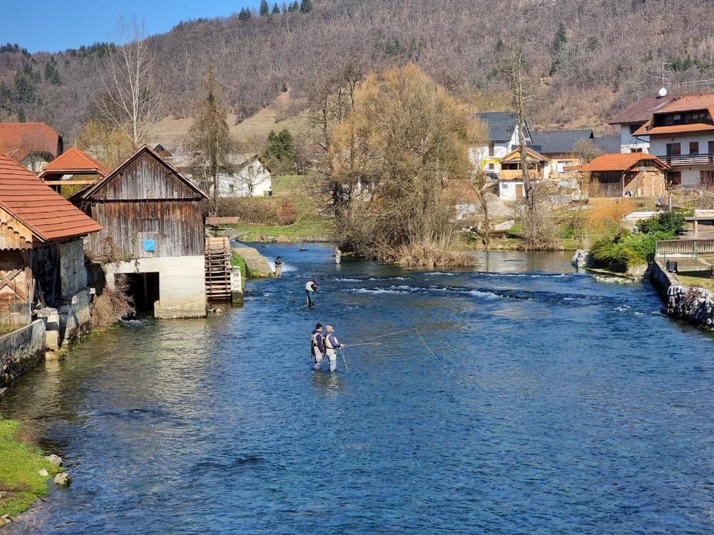 Krka River Lodge Znojile pri Krki Экстерьер фото