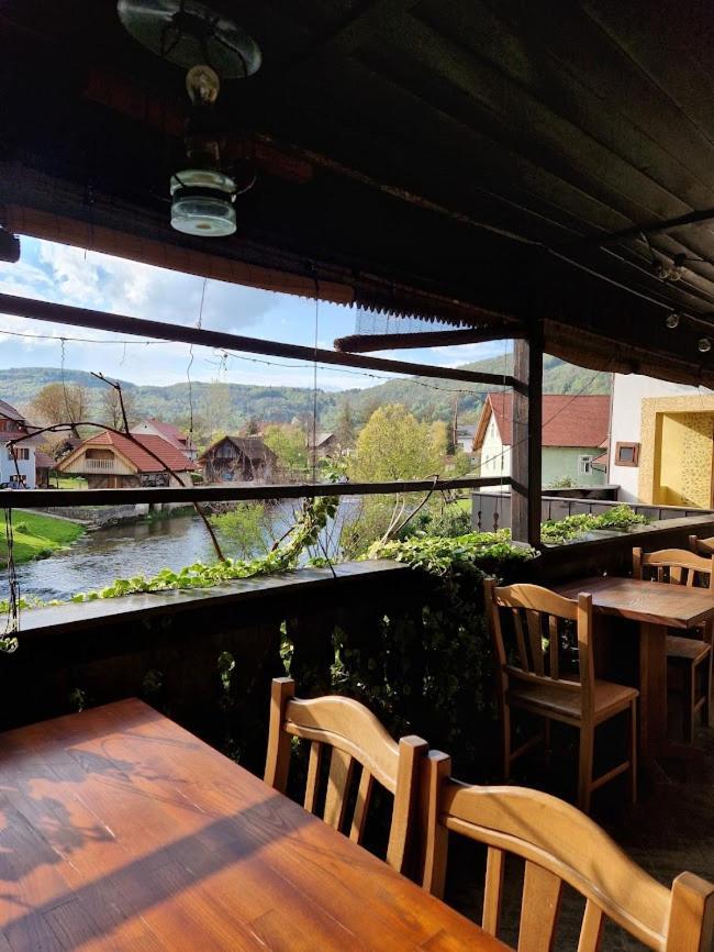 Krka River Lodge Znojile pri Krki Экстерьер фото