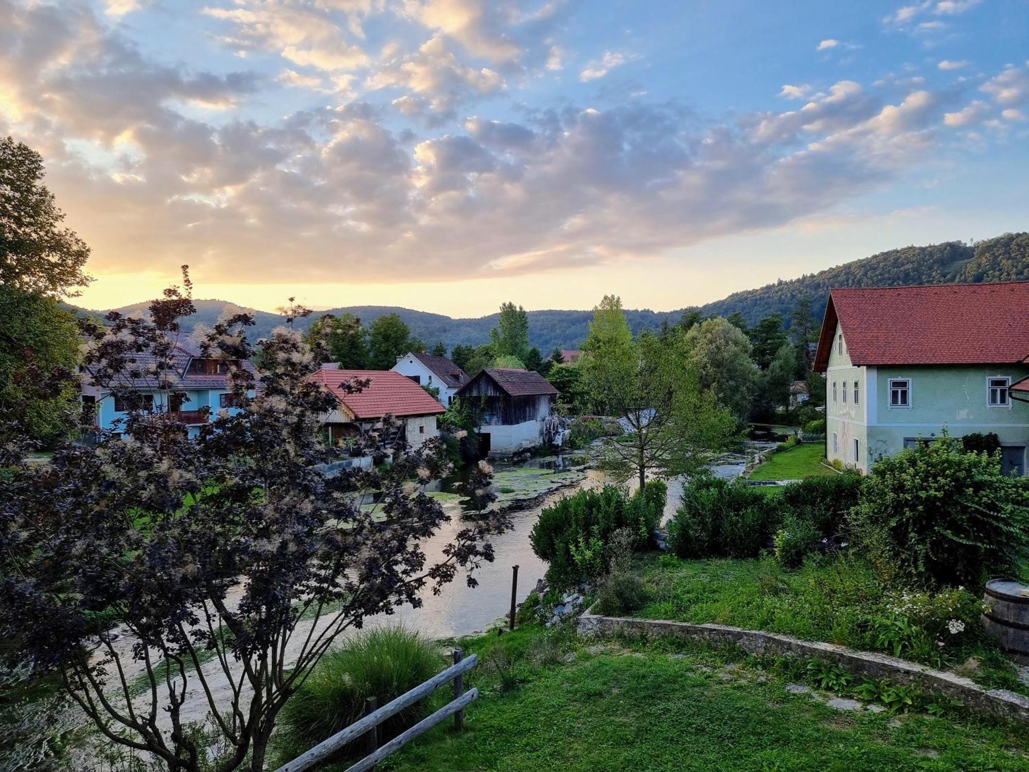 Krka River Lodge Znojile pri Krki Экстерьер фото